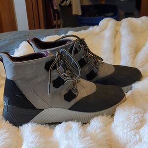 Tommy Hilfiger Gray and Black Winter Rain Boots